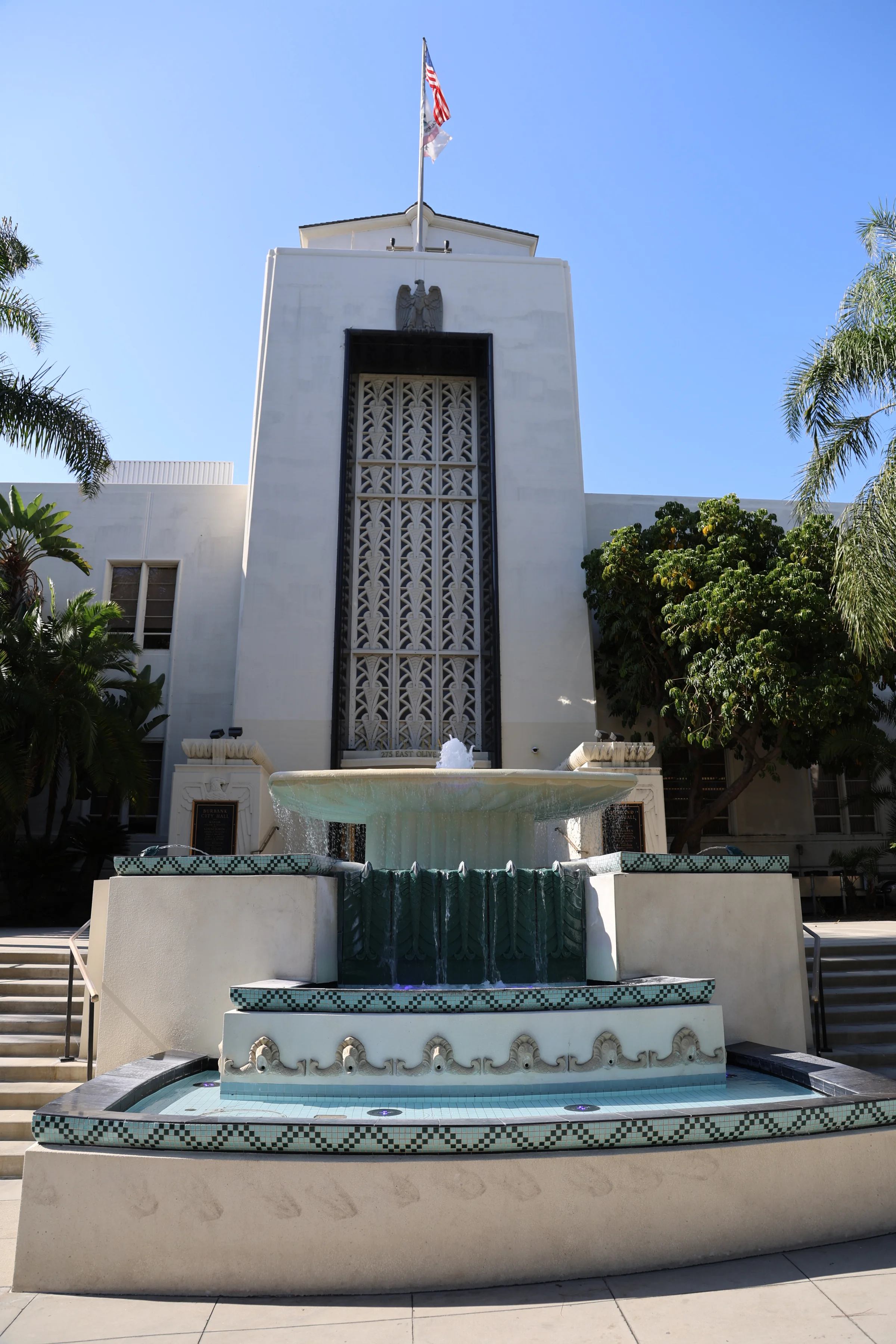 Burbank City Hall and its fountain